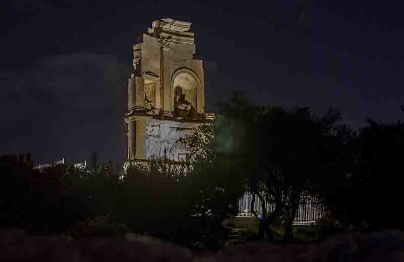 107 - Grecia - Atenas - monumento a Filopappos - imagen nocturna